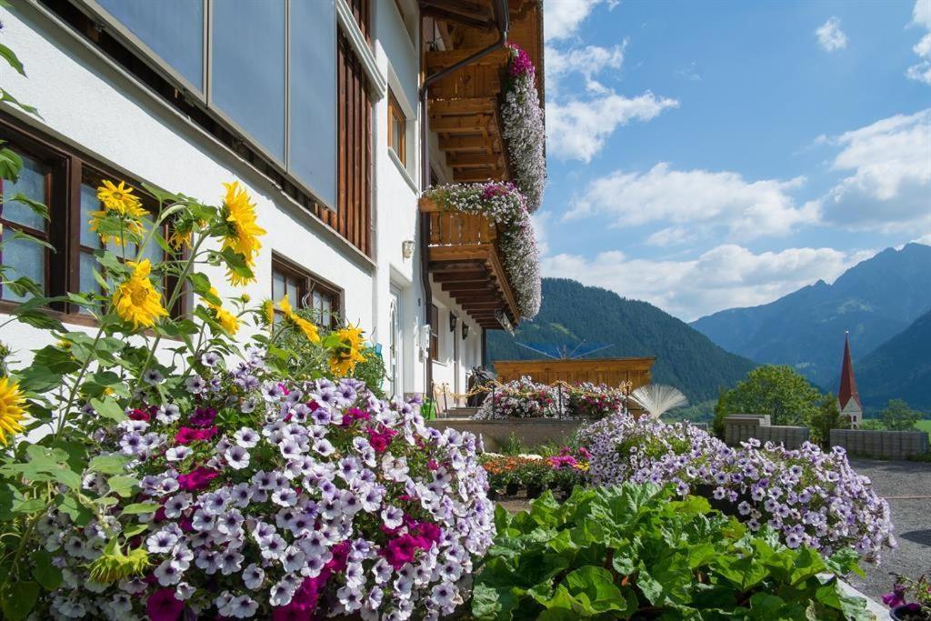 Landhaus Gföllberg Holzgau Exterior foto